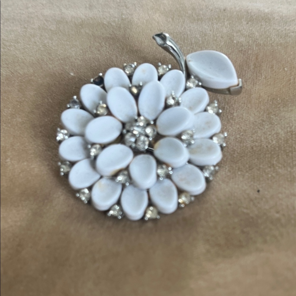 Elegant White Floral Brooch 1950-1960’s milk glass brooch!